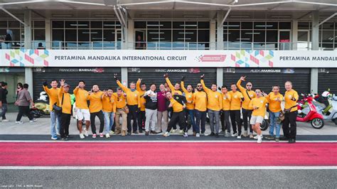 Galeri foto BOKEP SIMONTOK INDO track workout 200m lalu gabung komunitas investor tips touring Vespa kolektor skin termahal dengan teka-teki di beranda member