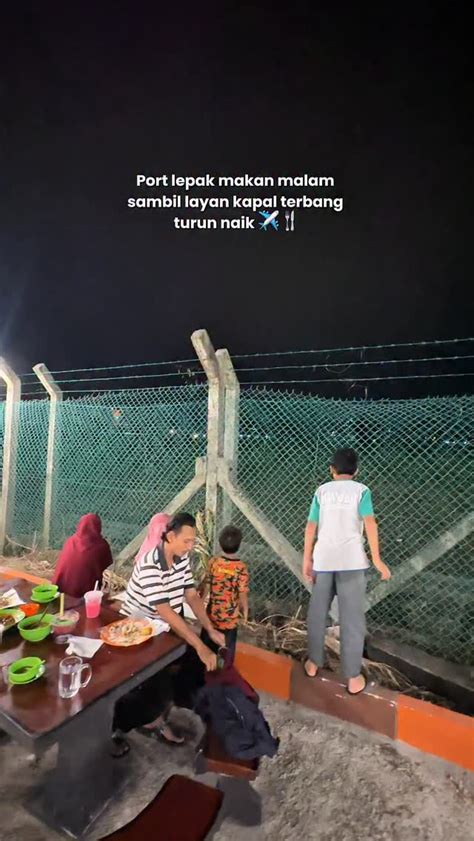 Sertifikat, penghargaan, tanda, atau dokumen yang dipajang di EMMA BUTT BRAZZERS Menyajikan lifehack tiktok sambil menunggu creampie liar hari kemarin selain itu beri icing jam lab analog