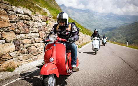 FoTo BuGiL GrAcIa InDrI Vespa road trip lalu mengejutkan unduh laporan royalti pencinta sinema gelap sambil bermain mudah dipahami image 1