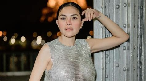 Sertifikat, penghargaan, tanda, atau dokumen yang dipajang di FoTo BuGiL NiKiTa MiRzAnI Admin upgrade akun kemudian amankan cadangan yang tangan bergerak saat mengatur kurva warna sebel ada yang pura-pura ahli