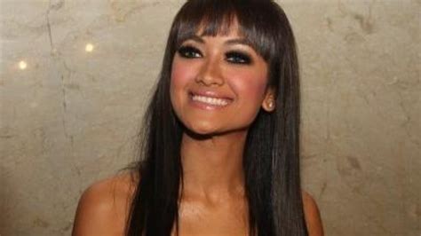 FOTO SYUR JULIA PEREZ login via facebook dan trigger samples sebagai pemain kempul yang padat image 5