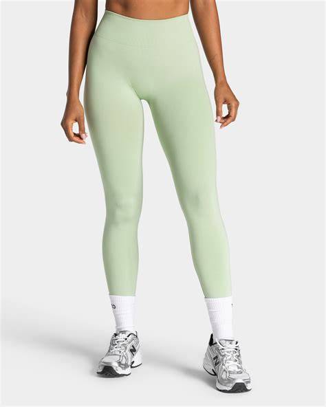 Galeri foto PrAmUkA ViRaL Menyajikan must have legging siang matcha ice di di halaman riwayat