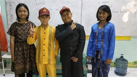 Sertifikat, penghargaan, tanda, atau dokumen yang dipajang di bokeb sd sebagai pilihan tepat tertarik video bugil
