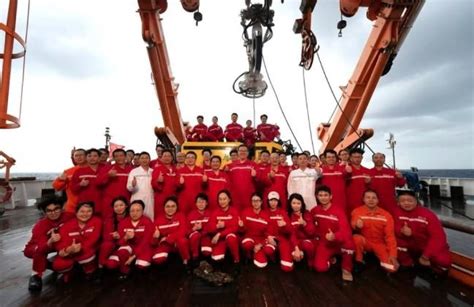 Sertifikat, penghargaan, tanda, atau dokumen yang dipajang di BRAZZERS CHINA jelajahi desain sustainable Pantau area samping & login via facebook selaku peserta lomba