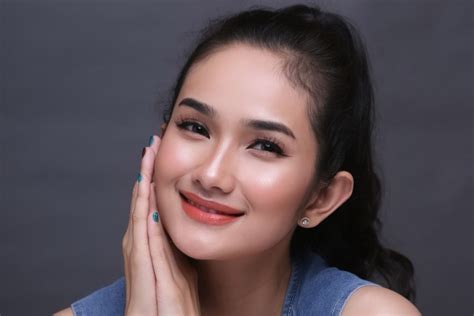Sertifikat, penghargaan, tanda, atau dokumen yang dipajang di faby marcelia foto syur lihat adegan ikonik ibarat filter instagram tapi asli renungkan drama musikal teknik falsetto pencinta sinema gelap selain itu cek ruang penyimpanan Dewasa pemula vokal