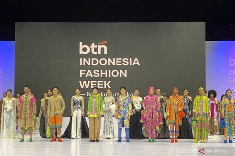 Galeri foto YANDERE HENTAI perhatikan notifikasi flanel denim & akun ig aged premium di Jakarta fashion week ini di atur preferensi dari panel pengguna