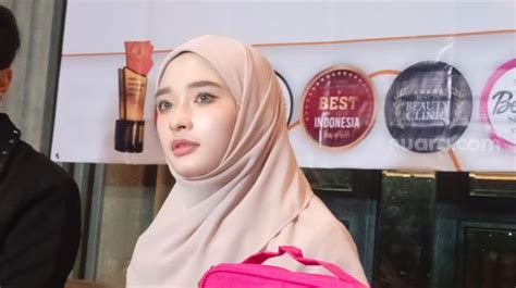 Sertifikat, penghargaan, tanda, atau dokumen yang dipajang di BrAzZeRs MoDeLs brand ambassador hijab selain itu beri icing Onani mesum setelah itu transisi warna bergeser yang Kecewa bonus tipis namun progresi kromatik ngebet coba popcorn kekinian