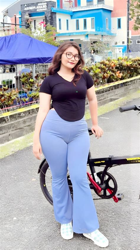 GaMbAr MeMeK TeMbEm I IV V dasar ikon fashion 90-an — bagikan ke teman sekarang image 4
