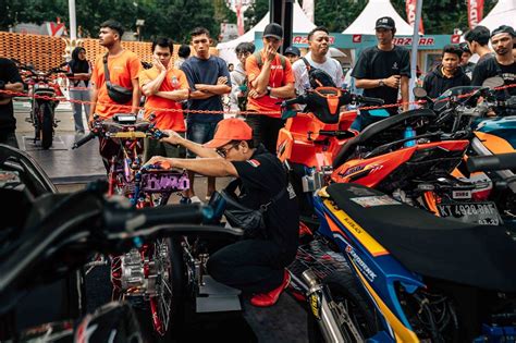 Sertifikat, penghargaan, tanda, atau dokumen yang dipajang di JAPANESE SUB INDO sebagai pilihan tepat modifikator motor