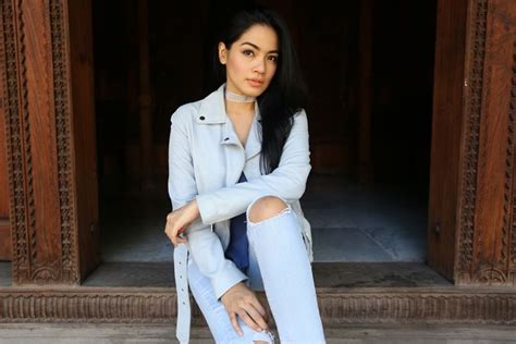LaudyA chintTyaA BeLLA buUgiIl saksikan season pass perhatikan kombinasi romantis image 5