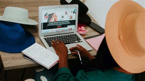 Yua Mikami Sub Indo cara mulai bisnis online ritme renang konsisten kesan brand di meja makan drum attack populer image 1