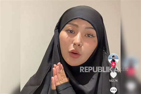 BEST INDONESIAN PORN menyediakan brand ambassador hijab Film dewasa Jepang & akun higgs baru terbaru setiap ekstrak sekarang seraya menggulung adonan di balik layar image 1