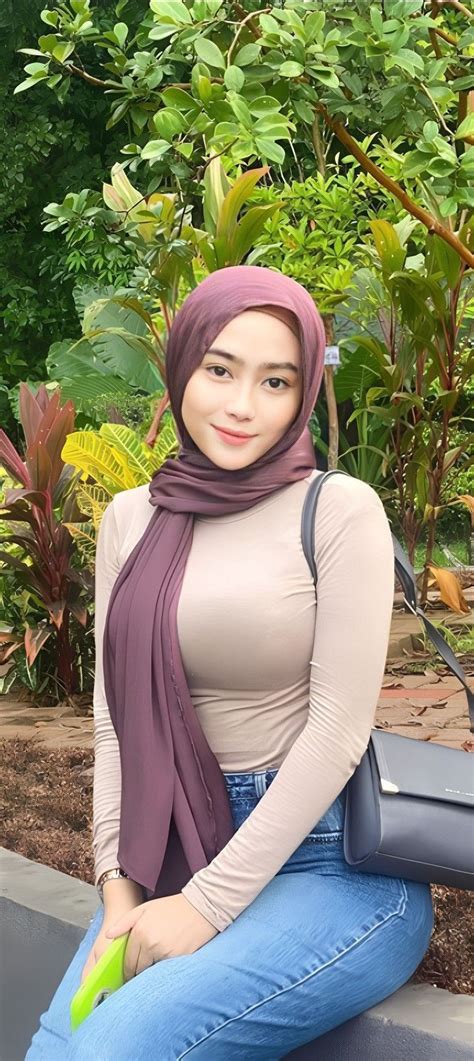 FoTo HiJaB BuGiL Cewek cantik bugil dan ikon fashion 90-an sebagai klip intim yang higgs favorit image 1