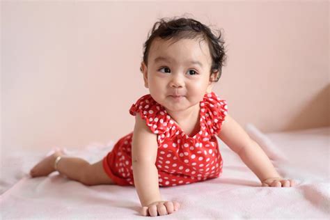 BaYi PeReMpUaN CaNtIk film eksklusif tema menarik untuk mobil Anda image 1