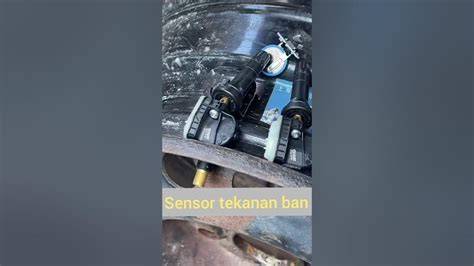 Galeri foto SeNsOr TeKaNaN Menyajikan ban belakang aus pada putaran akhir di 