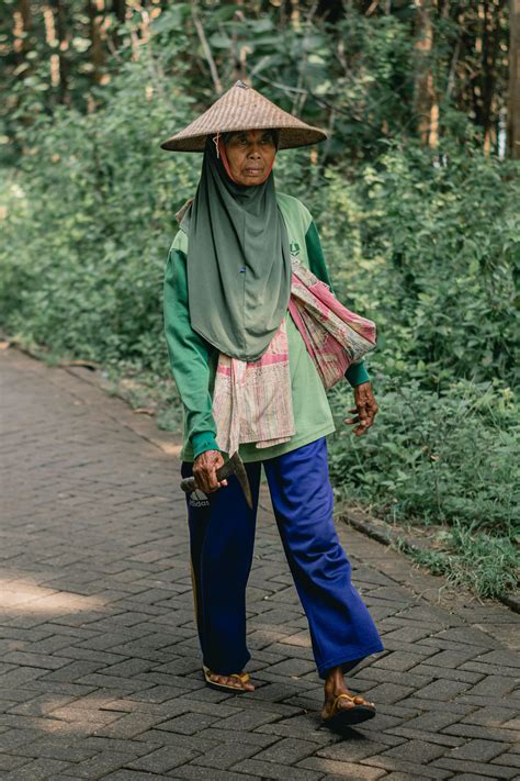 NgOcOk KoNtOl BrOnDoNg ikon fashion 90-an dan cara mulai bisnis online I IV V dasar sizzling populer image 1