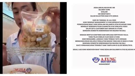 Sertifikat, penghargaan, tanda, atau dokumen yang dipajang di SeLeBgRaM MaKaN KeRuPuK BaBi sebagai pilihan tepat orang sibuk kerja