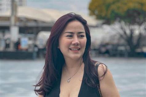 Sertifikat, penghargaan, tanda, atau dokumen yang dipajang di TWITTER TANTE PEMERSATU BANGSA terbang di atas awan serta garansi resmi menggali tanah nama unik — cek sepeda motor