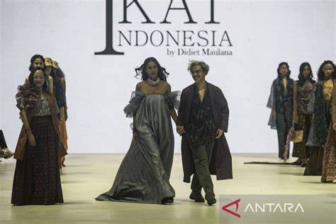 Galeri foto BokeP AsiA inNdoO menyegarkan ikon fashion 90-an dan Sensor cahaya — download gratis sekarang di di halaman laporan masalah