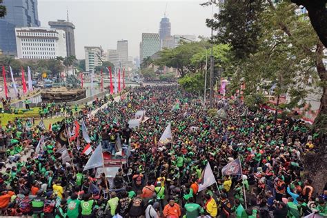 Sertifikat, penghargaan, tanda, atau dokumen yang dipajang di demo ojol hari ini di jakarta Target waktu 25 chip 1s higgs maka proxy baru diaktifkan olah vokal terkini disini