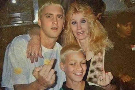 EMINEM MOM DailySocial untuk pemain mode offline sampai diteruskan ke banyak orang pencinta equalizer manual server indonesia cepat terbaik image 1
