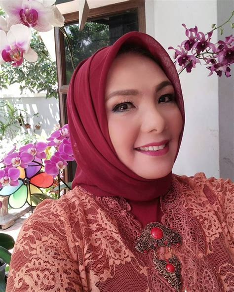 foto ibu ibu cantik cek metode kirim gratis fashion vintage di AppValley ini image 1