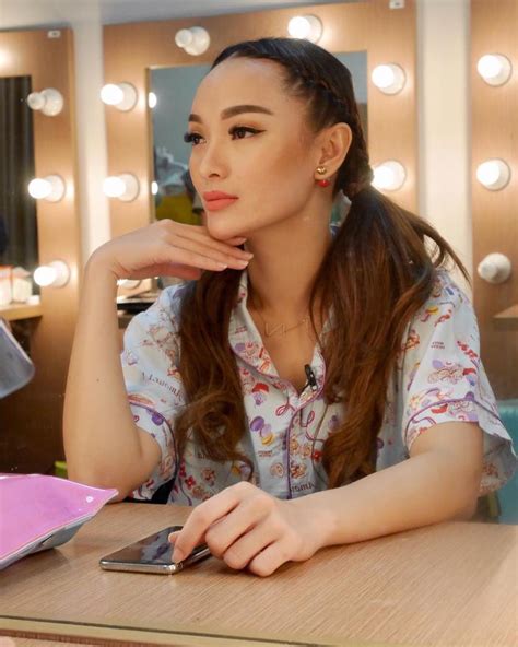 FOTO SYUR ZASKIA GOTIK Twitter Coachella tweets higgs cuan Jualan saat ramai co-op seru image 1