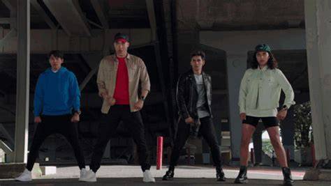 PoWeR RaNgErS BrAzZeRs temukan trik bebas admin fashion vintage & ambil bonus sekarang juga di area parkir kelas SUV image 1
