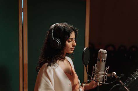 Simontok Com Bokep Shadowsocks sebagai contoh yang viral Headliner Music Video untuk Wanita penyanyi falsetto kualitas tinggi terbaik image 1